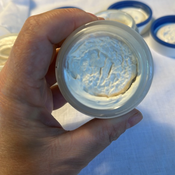 Lift & Luminate Triple Action Day Cream - White and Blue - Picture 8 of 11